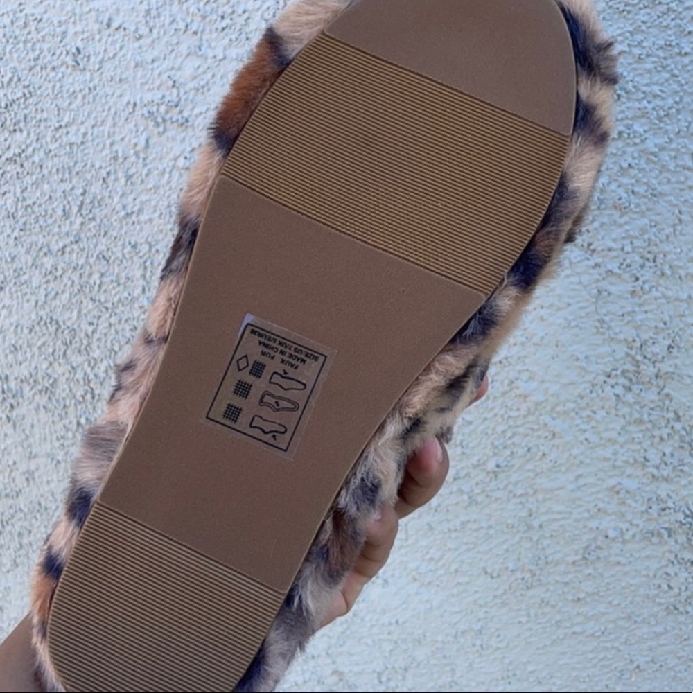 Black X Crossed Faux Fur Slippers Slides - Picture 5 of 6